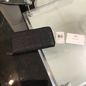 Coach of men’s leather travel wallet